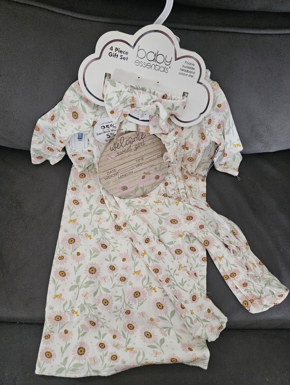 NWT Baby Essentials pink floral 4 piece gift set